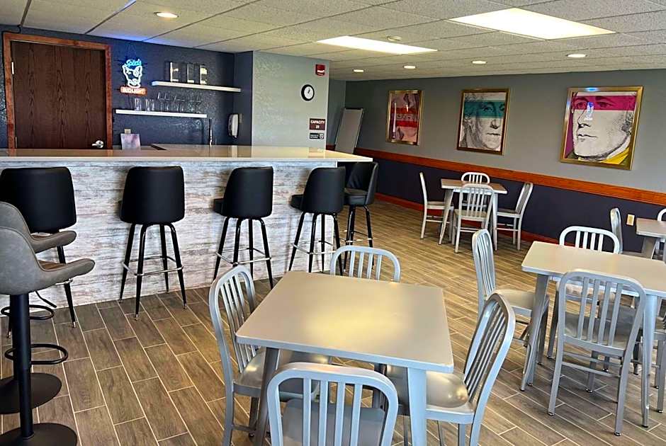 AmericInn by Wyndham Manitowoc