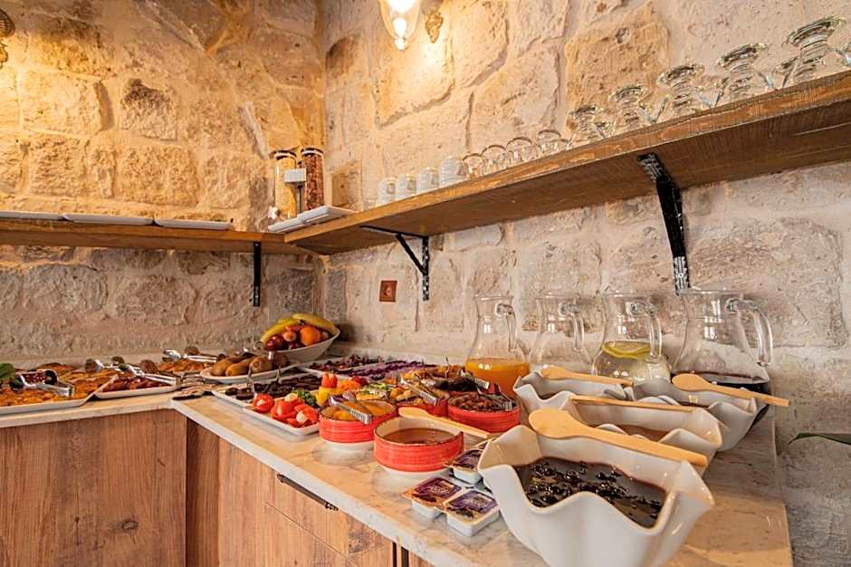 Ares Cave Suites