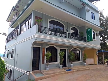 Divine Castle Travelers Inn