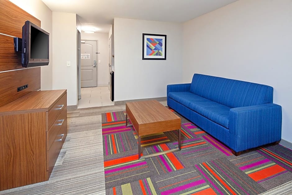 Holiday Inn Express & Suites Clovis Fresno Area By IHG