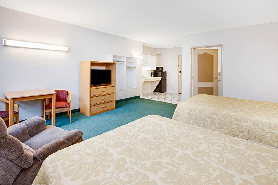 Super 8 by Wyndham Brooklyn