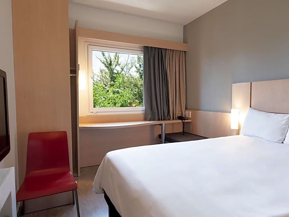 Hotel Ibis Pilar