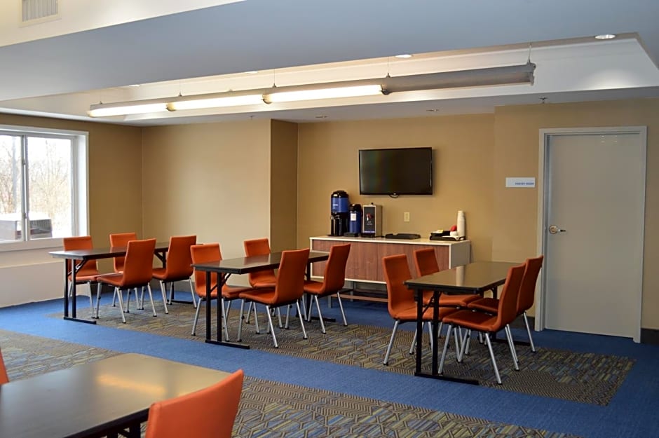 Holiday Inn Express Hotel & Suites Binghamton University-Vestal