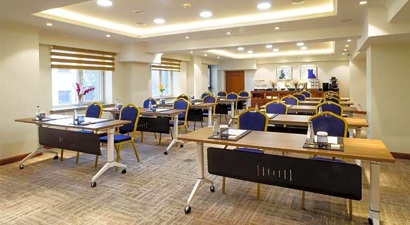 Kempinski Hotel Khan Palace