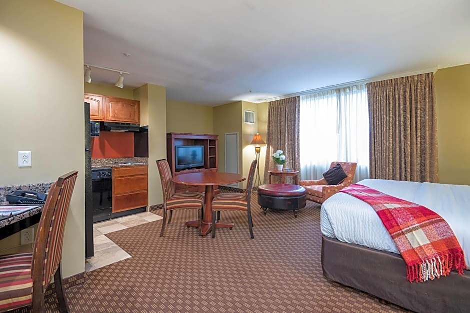 Clarion Collection Arlington Court Suites Hotel