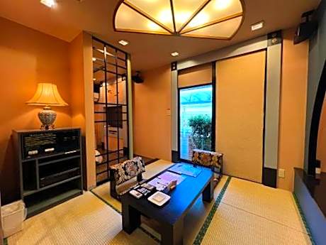 Hotel Karakonosato 唐比の里