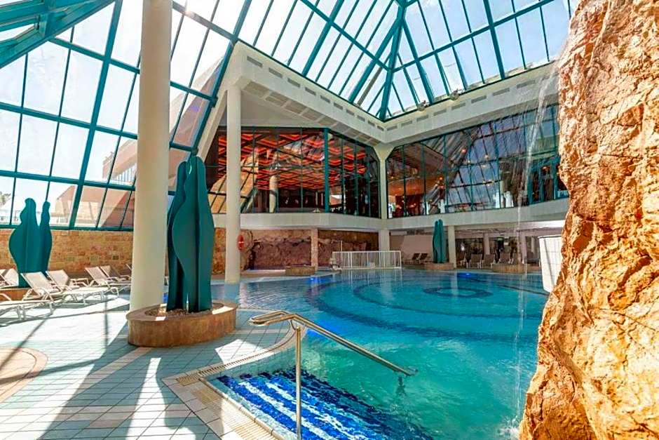 קיבוץ אילות - חדרי אירוח עם בריכה משותפת