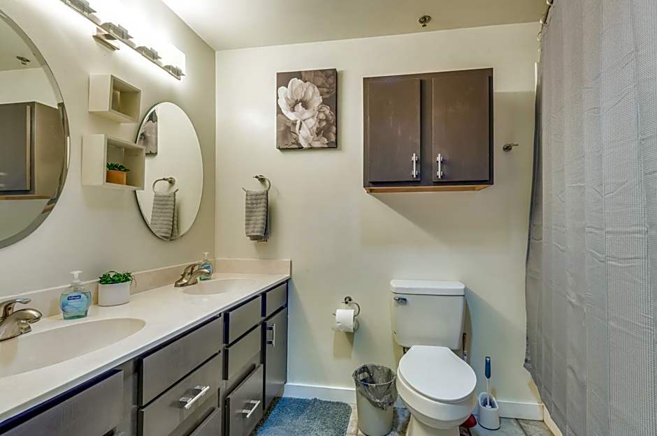 Downtown Dallas Condo - 2BR 1BA