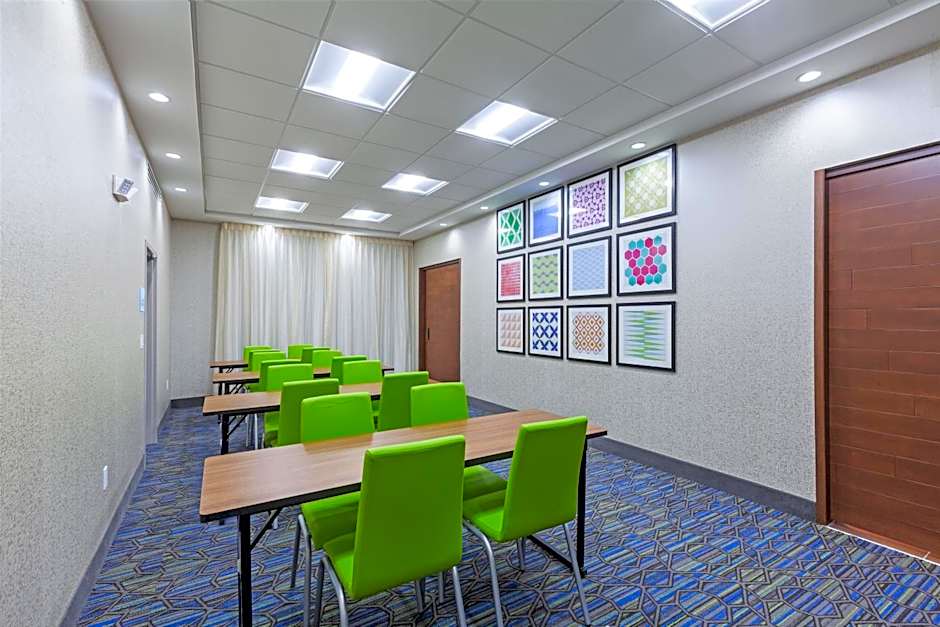 Holiday Inn Express And Suites Tulsa Northeast - Owasso By IHG