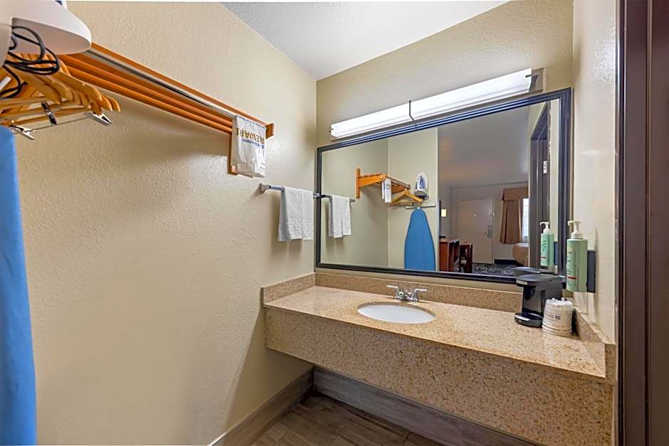 Best Western Regency Inn & Suites