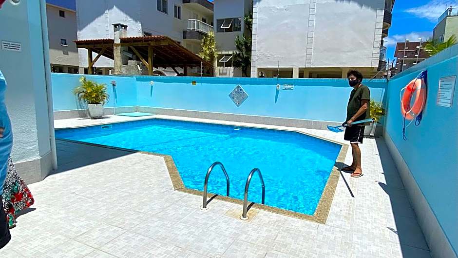 Caminhe até a praia, refresque-se na piscina