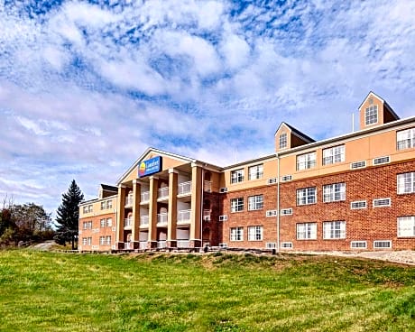 Comfort Inn & Suites Raphine - Lexington near I-81 and I-64