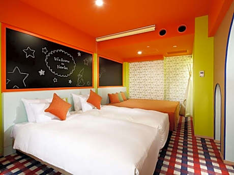 Family Room with River Side View - Wall - Non-Smoking Wing 6