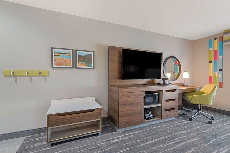 Hampton Inn by Hilton Williams