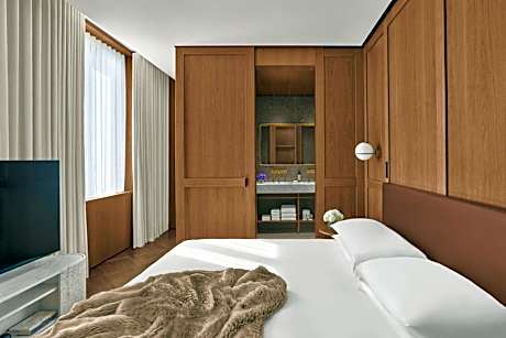 EDITION Suite, Penthouse Suite, 1 King, City view, Terrace