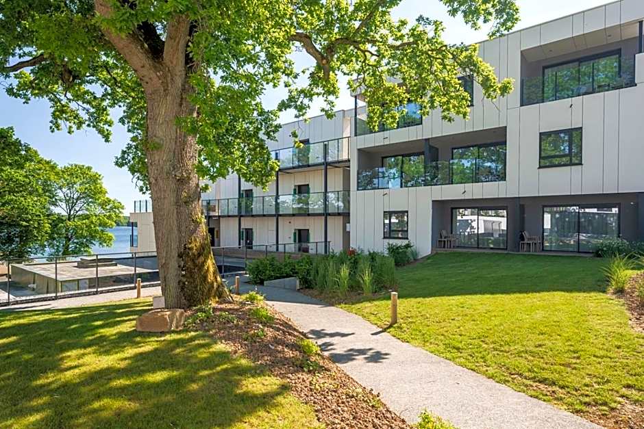 Golden Lakes Hotel