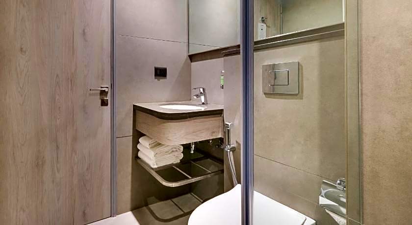 7 Apple Hotel Mahape, Navi Mumbai