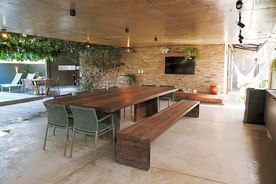Casa com piscina aquecida, cozinheira, 30m do mar