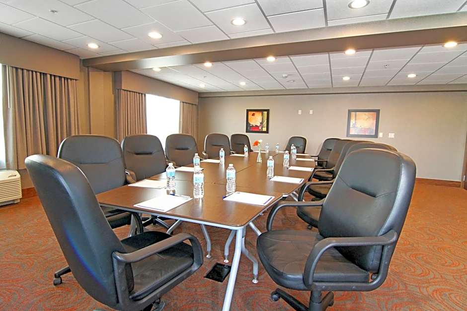 Holiday Inn Express and Suites Calgary University By IHG