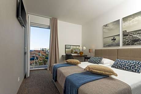 Classic Double Room with Balcony - Sea Side