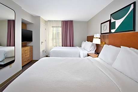 One-Bedroom Queen Suite with Two Queen Beds
