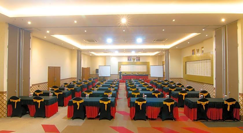 Front One Hotel Purwodadi