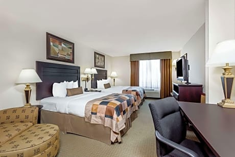 Queen Room with Two Queen Beds and Bath Tub - Mobility and Hearing Accessible