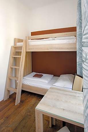 Basic Twin Room with Bunk Beds and Shared Bathroom