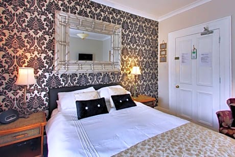 Classic Double Room with Shower