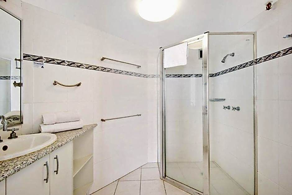 Surfers International Apartments