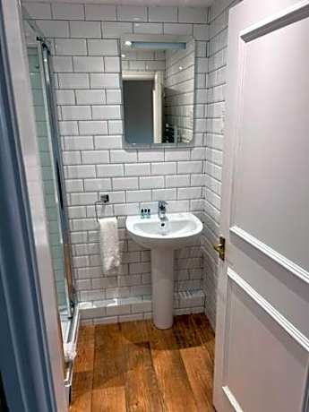 Deluxe Double Room with shower 11
