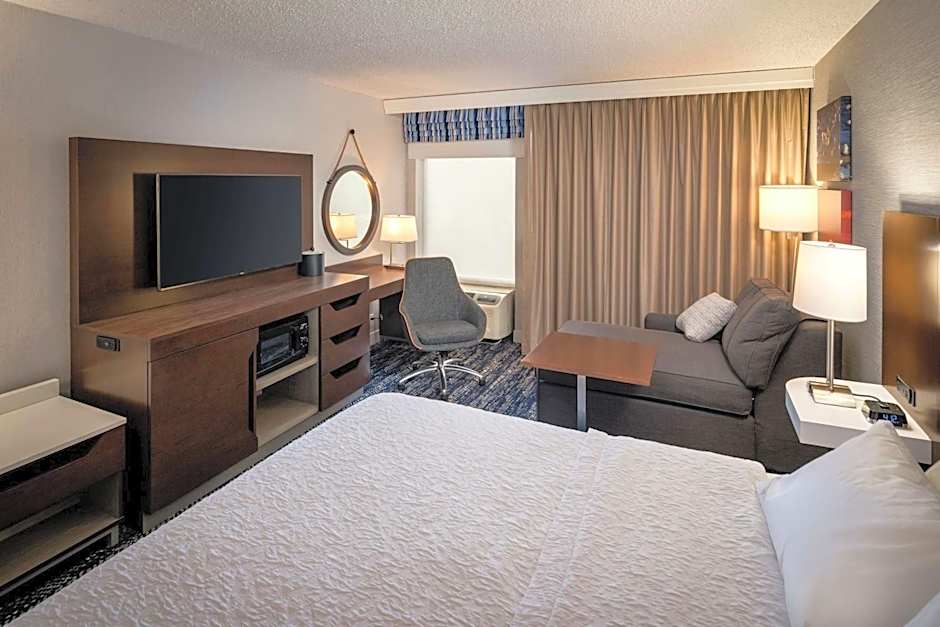 Hampton Inn By Hilton Long Island/Commack