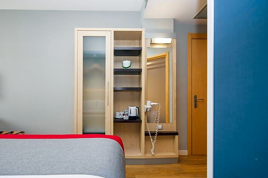 Holiday Inn Express Barcelona City 22@ By IHG