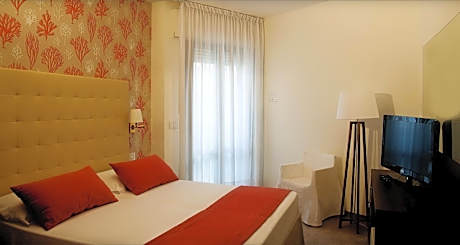 Double or Twin Room with Partial Sea View