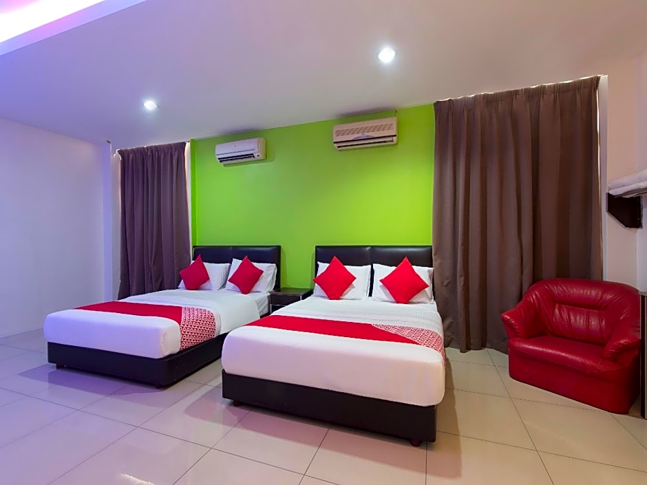 OYO 44072 Mines Cempaka Hotel