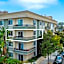 Beverly Hills Glamour Oasis 2 BR Apt with Parking 304