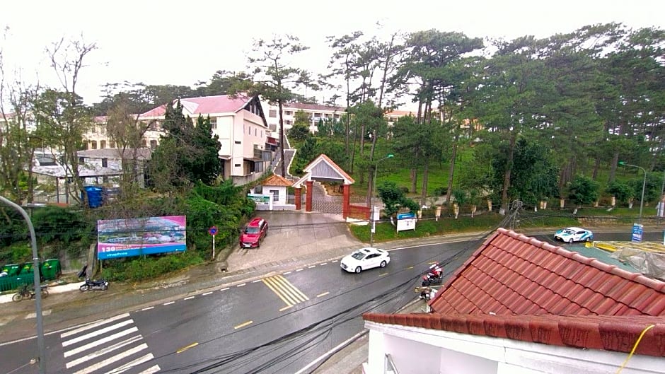 White Horse Dalat Hotel