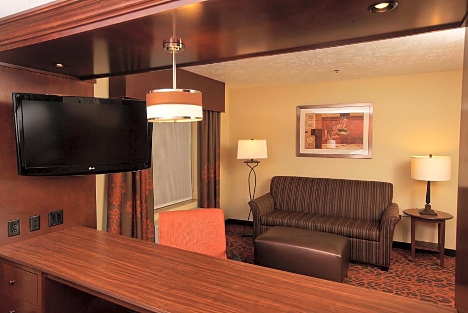 Hampton Inn By Hilton & Suites Fargo