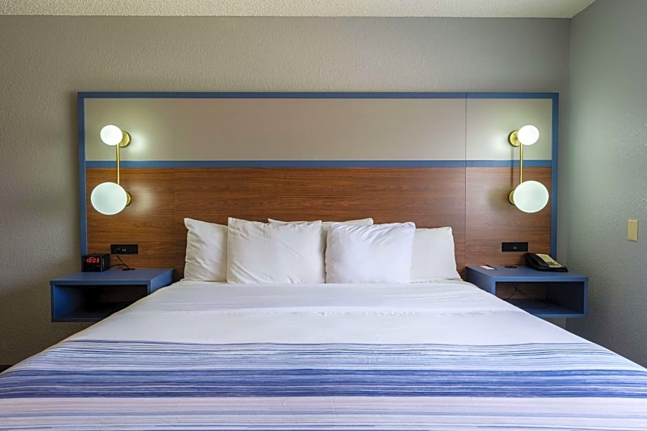AmericInn by Wyndham Monroe