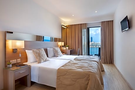 Standard Double or Twin Room with Sea Front