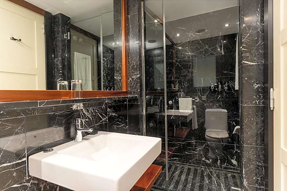 U232 Hotel