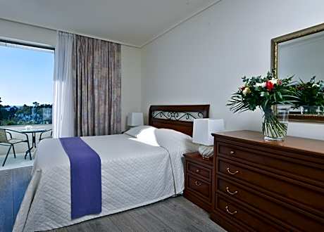 Two-Bedroom Suite Sea View