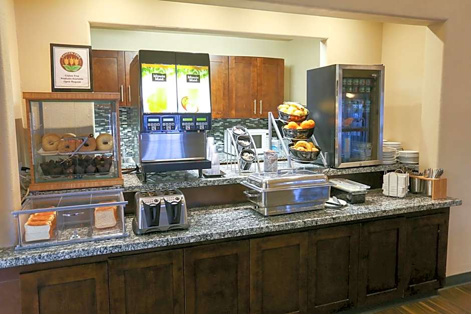 Prairie Crest Calgary Airport by IHG