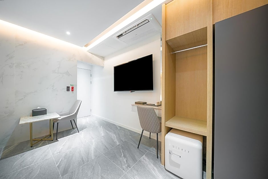 Brown Dot Hotel Pyeonghwa plaza