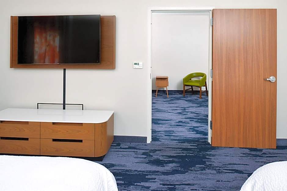 Fairfield Inn & Suites by Marriott Arlington Near Six Flags