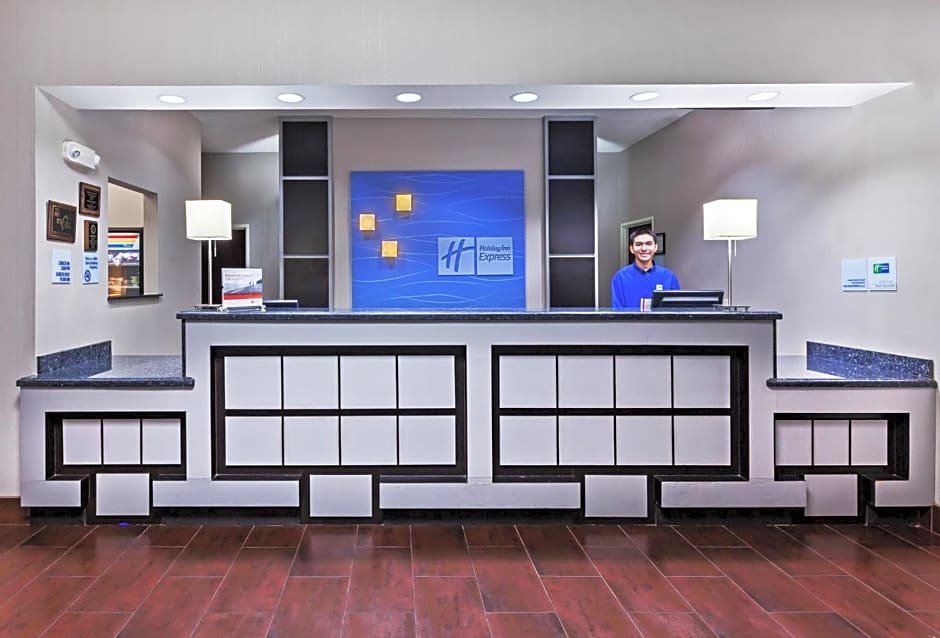 Holiday Inn Express & Suites Cleveland