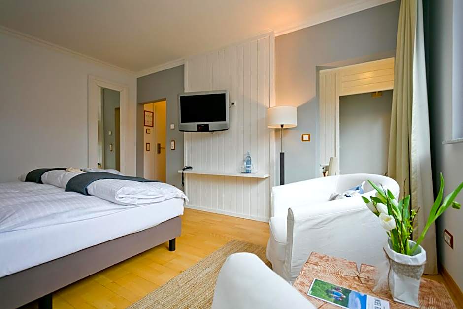 SCHLOSS RANZOW - kleines Romantik Hotel - Wellness - Golfplatz - Hochzeiten & Feiern