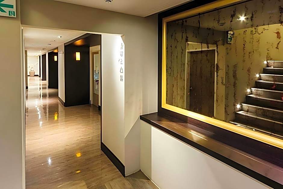 53 Hotel