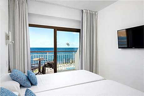 Twin Room with Frontal Sea View