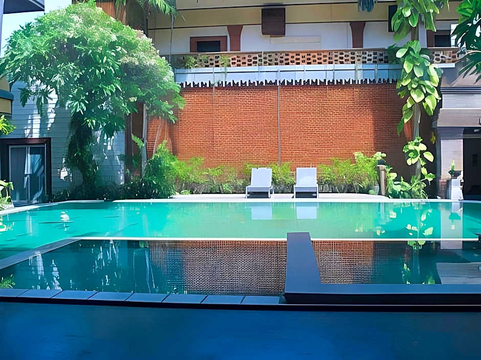 Super OYO Townhouse Oak Maxi Hotel Legian